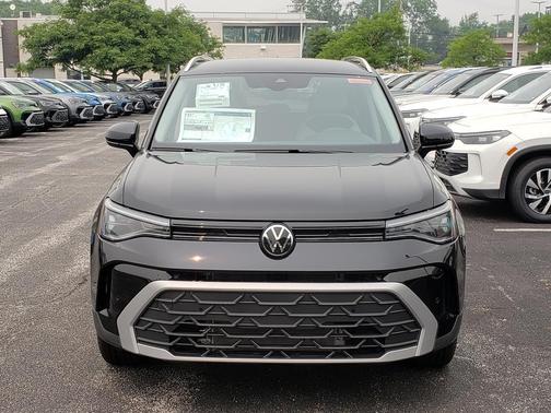 Deep Black 2026 Volkswagen Taos SE