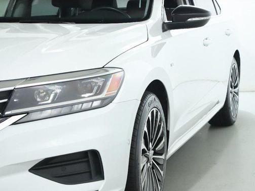 2022 Volkswagen Passat 2.0T Limited Edition