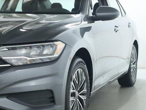 Platinum Gray Metallic 2021 Volkswagen Jetta 1.4T SE