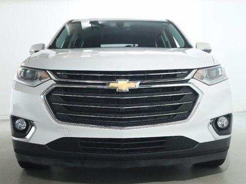 Iridescent Pearl Tricoat 2019 Chevrolet Traverse LT Cloth