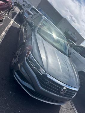 Platinum Gray Metallic 2021 Volkswagen Jetta 1.4T R-Line