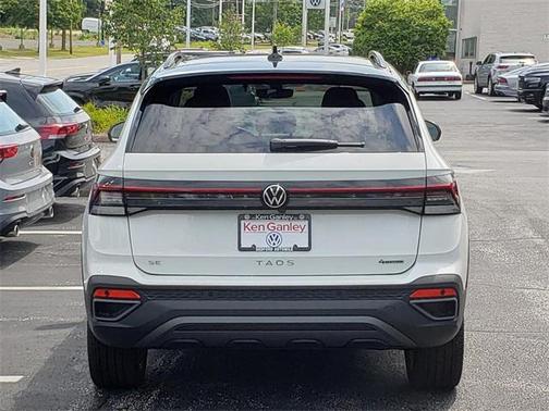 2025 Volkswagen Taos 1.5T SE Black