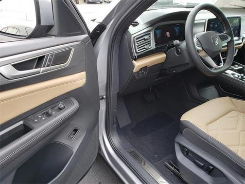 2025 Volkswagen Atlas Cross Sport 2.0T SE w/Technology