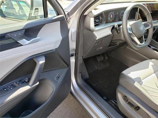 2025 Volkswagen Tiguan 2.0T SE 4MOTION