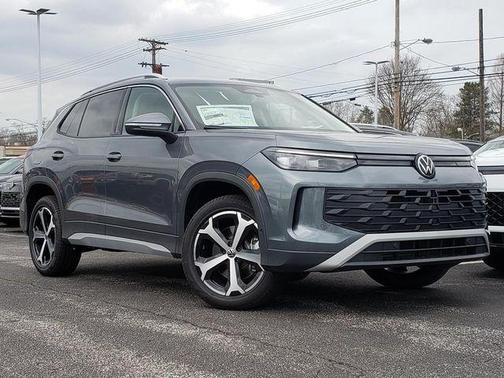 platinum gray metallic 2026 Volkswagen Tiguan 2.0T SE 4MOTION