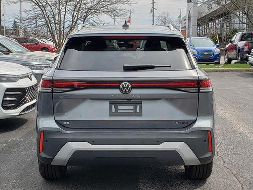 platinum gray metallic 2026 Volkswagen Tiguan 2.0T SE 4MOTION