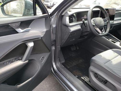 platinum gray metallic 2026 Volkswagen Tiguan 2.0T SE 4MOTION