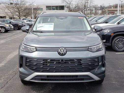 platinum gray metallic 2026 Volkswagen Tiguan 2.0T SE 4MOTION