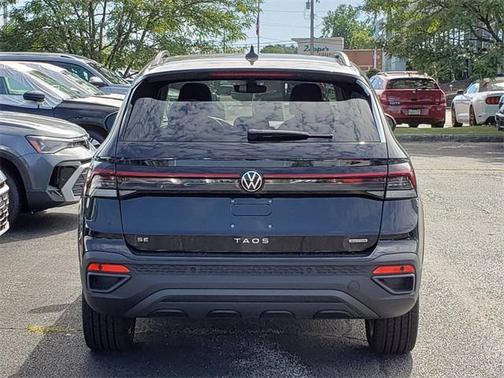 2025 Volkswagen Taos 1.5T SE Black