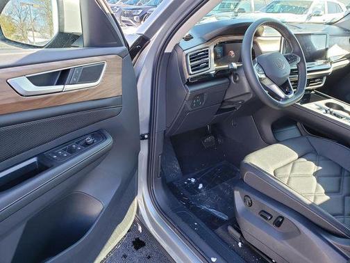 Silver Mist Metallic 2026 Volkswagen Atlas 2.0T SE