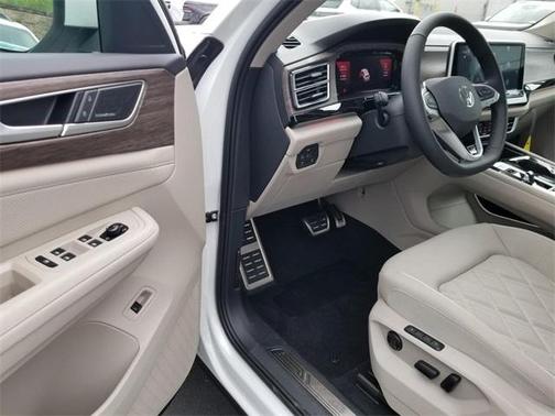 2025 Volkswagen Atlas 2.0T SEL Premium R-Line 4MOTION