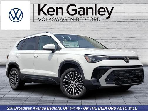 Pure White 2026 Volkswagen Taos SE