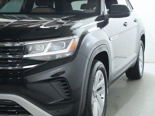 Deep Black 2023 Volkswagen Atlas Cross Sport 2.0T SE w/Technology 4MOTION