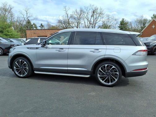 Radiance Metallic 2022 Lincoln Aviator Reserve AWD