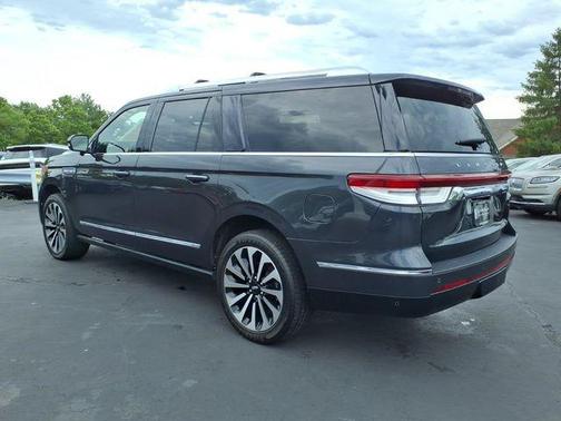 Starlight Gray Premium Colorant 2022 Lincoln Navigator Reserve