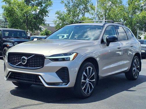 2025 Volvo XC60 B5 Plus