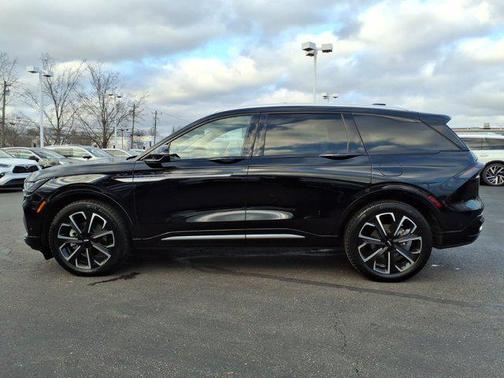 2024 Lincoln Nautilus Reserve