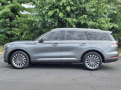 2022 Lincoln Aviator Standard AWD