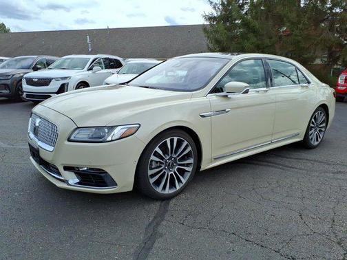 Ivory Pearl 2018 Lincoln Continental Reserve