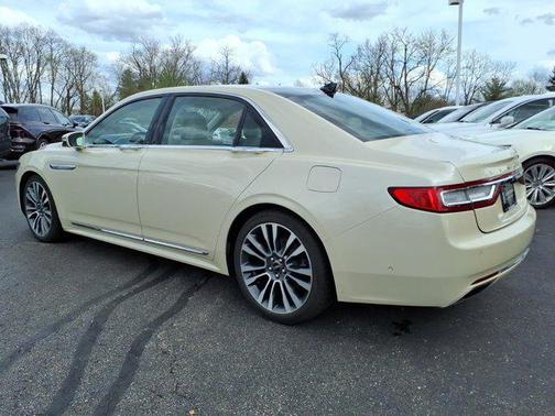 Ivory Pearl 2018 Lincoln Continental Reserve
