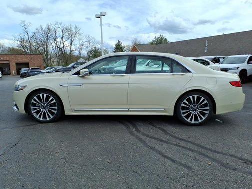 Ivory Pearl 2018 Lincoln Continental Reserve
