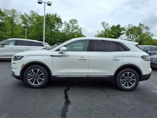 2022 Lincoln Nautilus Standard