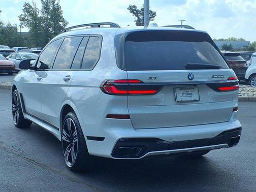 2024 BMW X7 M60i