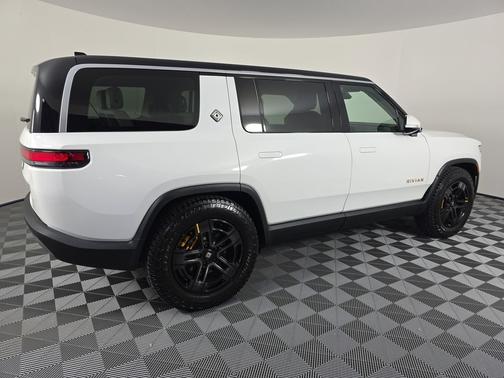 2023 Rivian R1S Adventure