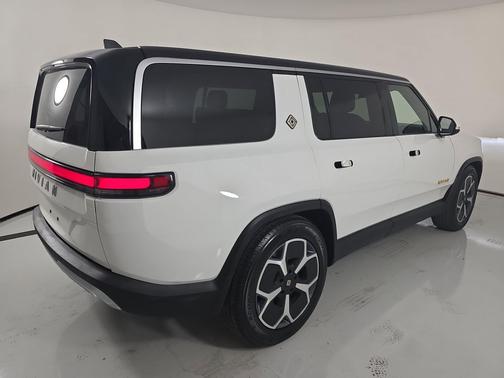 2023 Rivian R1S Adventure
