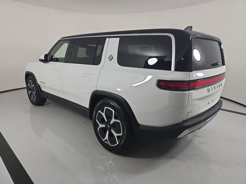 2023 Rivian R1S Adventure