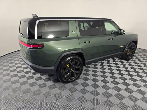 2023 Rivian R1S Adventure