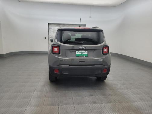 Sting-Gray Clearcoat 2022 Jeep Renegade Latitude
