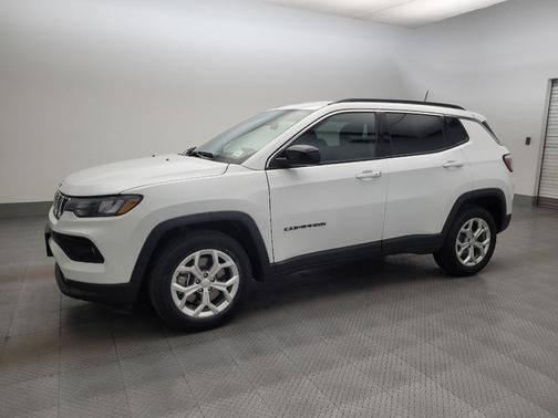 Bright White Clearcoat 2024 Jeep Compass Latitude
