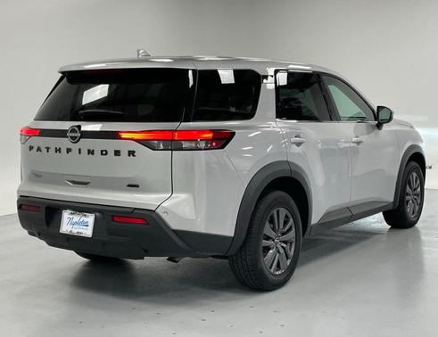 2022 Nissan Pathfinder S