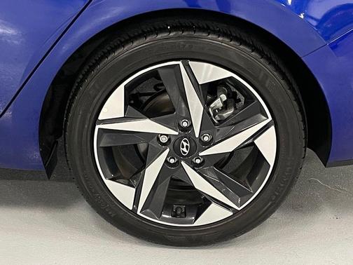 2022 Hyundai ELANTRA Limited