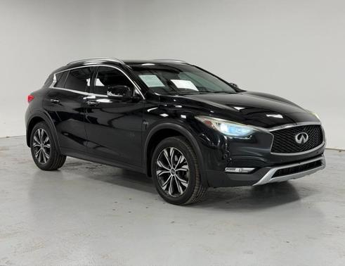 2017 INFINITI QX30 Premium