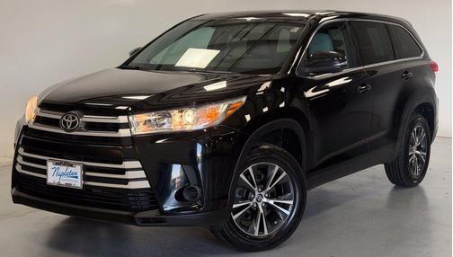 Midnight Black Metallic 2019 Toyota Highlander LE