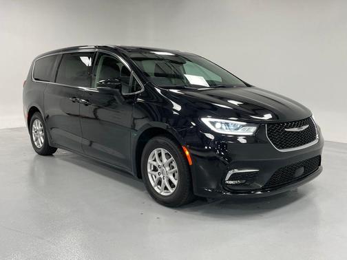 2023 Chrysler Pacifica Touring-L
