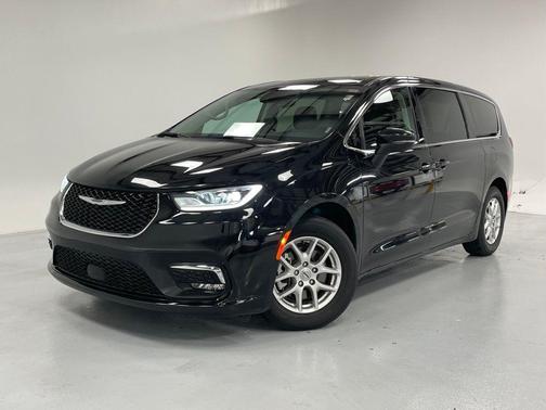 2023 Chrysler Pacifica Touring-L