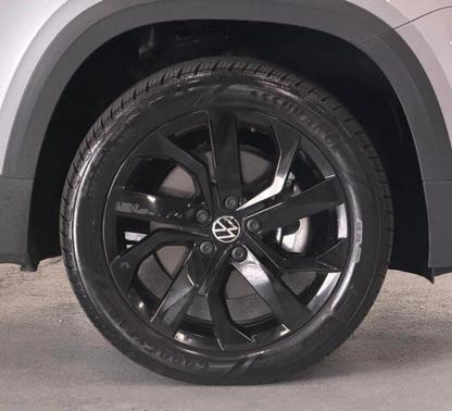 Pyrite Silver Metallic 2023 Volkswagen Taos 1.5T SE