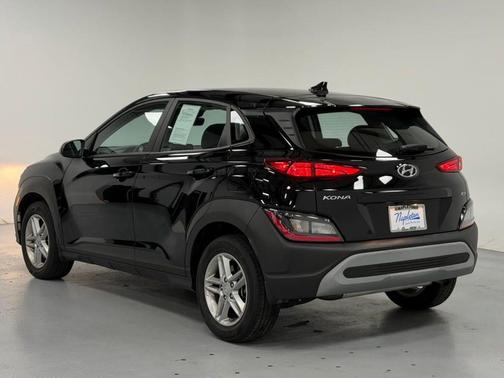 Abyss Black Pearl 2023 Hyundai KONA SE