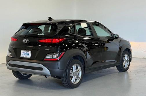 Abyss Black Pearl 2023 Hyundai KONA SE