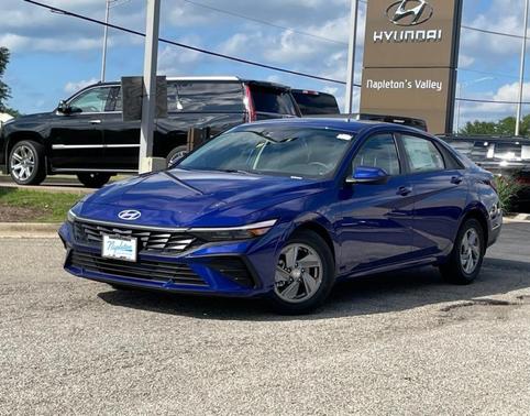2025 Hyundai ELANTRA SE