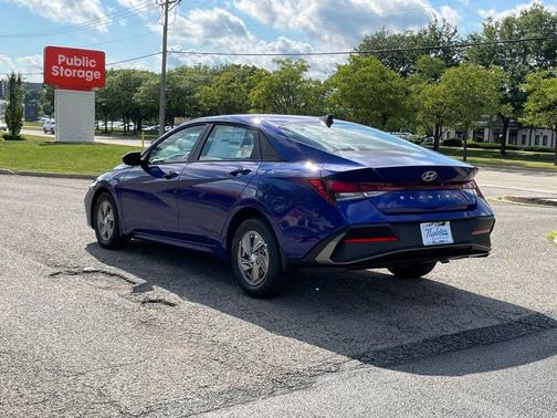 2025 Hyundai ELANTRA SE