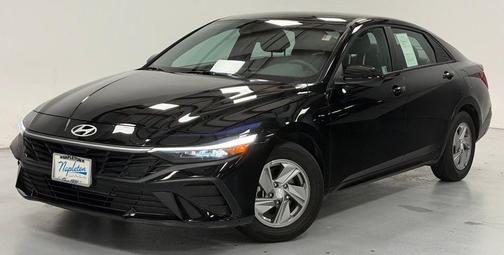 Black 2025 Hyundai ELANTRA SE