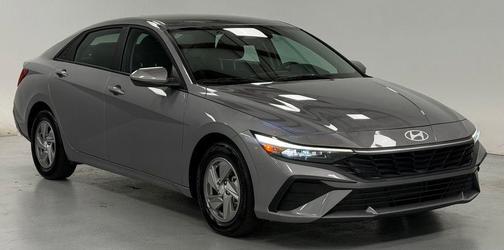 Metal 2025 Hyundai ELANTRA SE