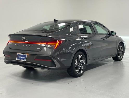 2025 Hyundai ELANTRA HEV SEL