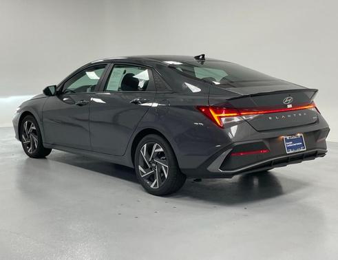 2025 Hyundai ELANTRA HEV SEL