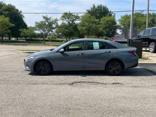 2022 Hyundai ELANTRA SEL