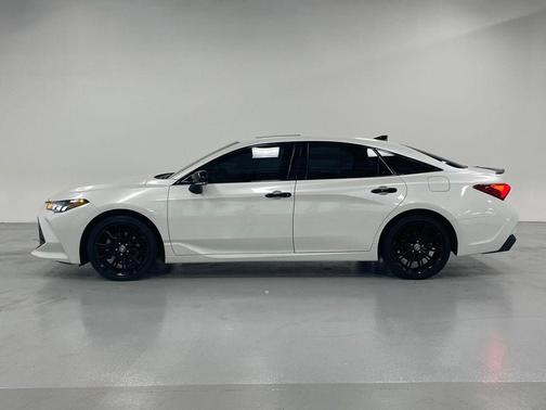 2022 Toyota Avalon Hybrid XSE Nightshade
